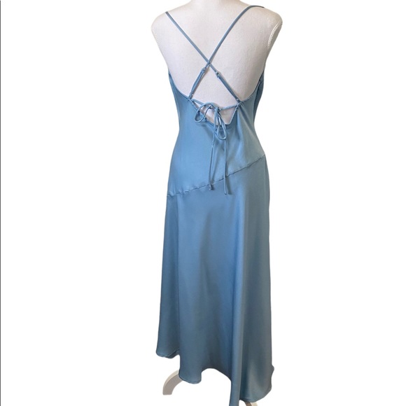 Cowl Dress in Sky Blue- ASTR THE LABEL - Picture 6 of 11